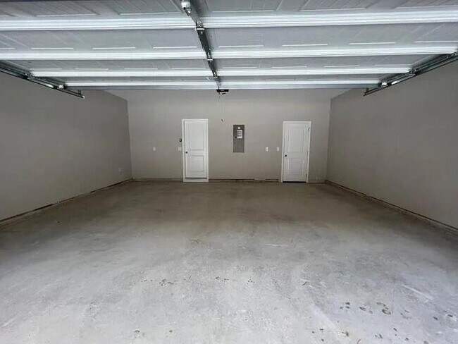 Photo - 735 Brecklin Ln