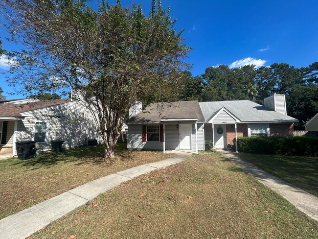 Building Photo - 2BR/2BA Townhome. BRAND NEW FLOORS