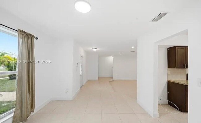 25 NE 210th St