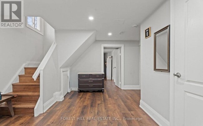 Photo - 7 Isherwood Ct