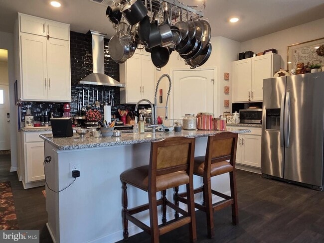 Building Photo - 268 Coral Ct