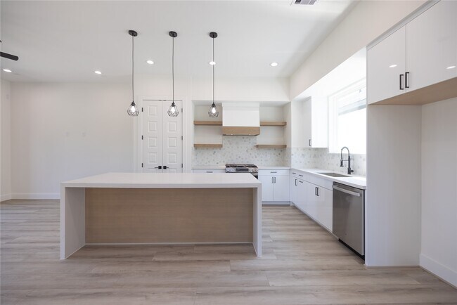 Photo - 4106 Alice St