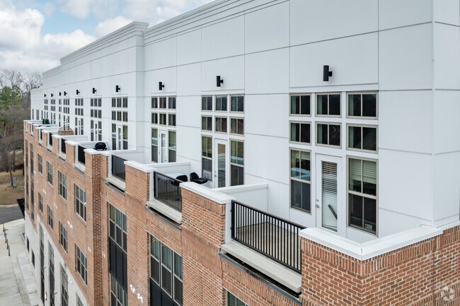 Amazing Balcony with View - Art Lofts @ Overton