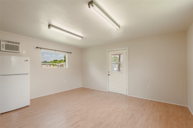 Photo - 2094 S Robb St