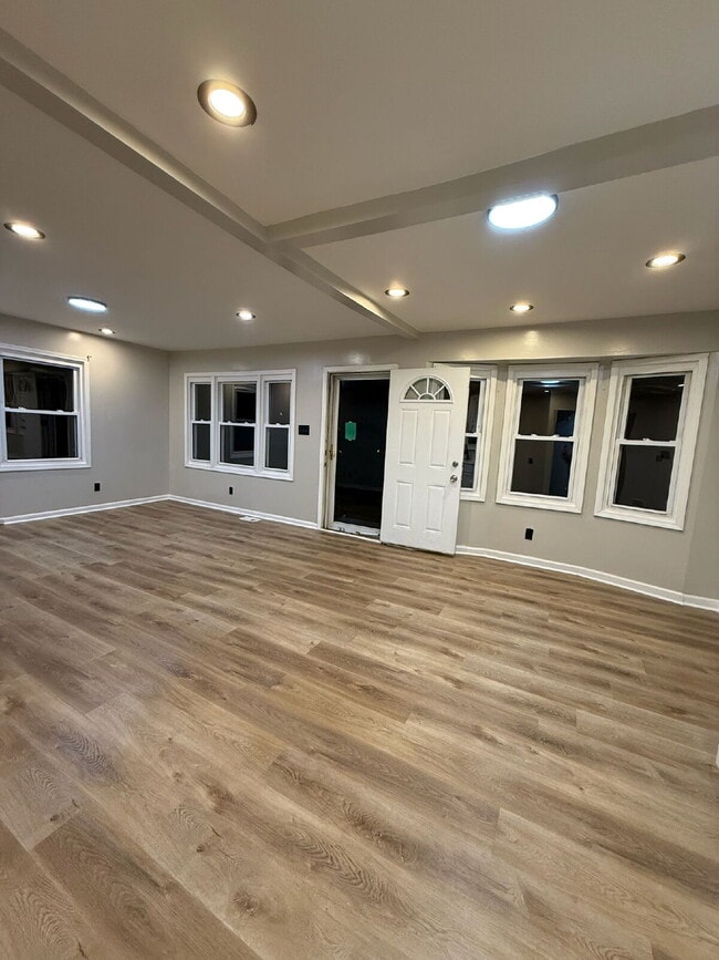 Building Photo - 19120 Woodside St Rental