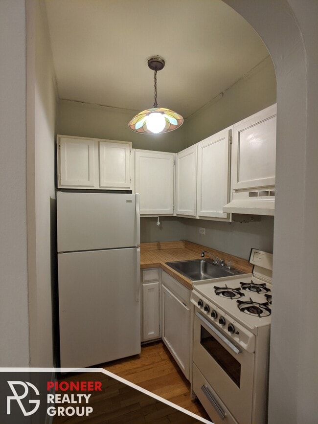 Photo - 832 W Wolfram St Unit 837-102