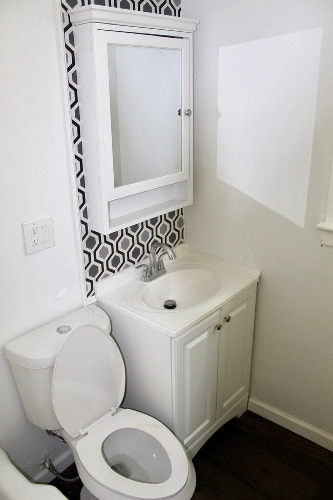 228 Weiss St Unit Lower