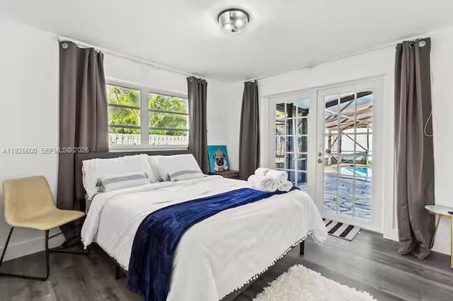 Photo - 909 NE 7th St