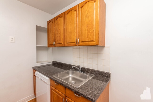 1421 W Farwell Ave Unit 207