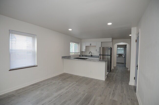 Photo - 2537 Williams Ave Unit 4