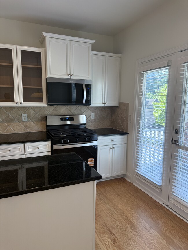 Photo - 209 16th St NW