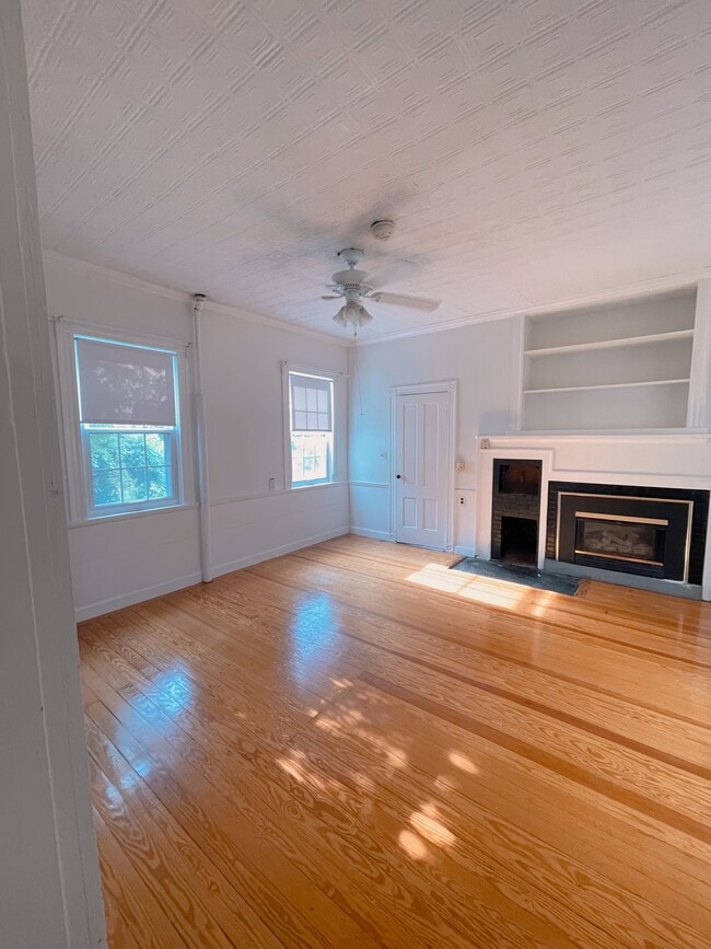 Bedroom 3 with en suite bath - 69 Arnold St Unit 1st Fl.