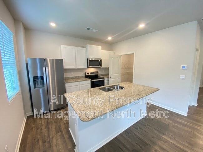 Photo - 102 Oaktree St