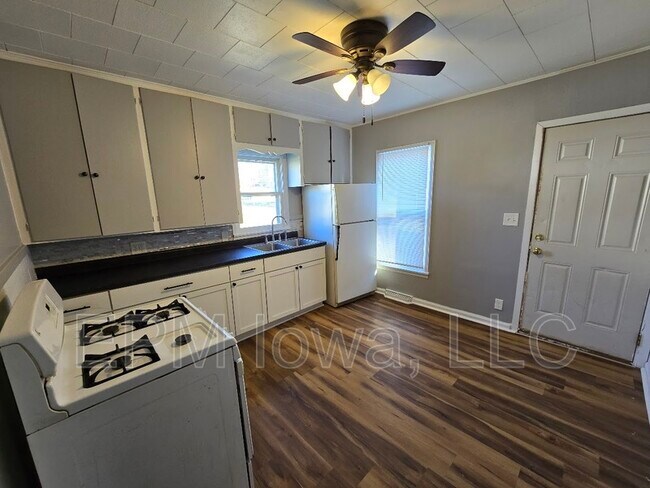 Photo - 1754 Locke Ave