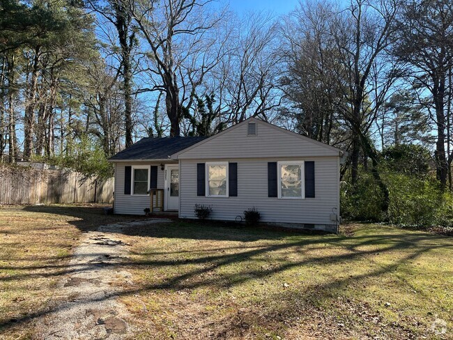 Building Photo - Charming Three Bedroom Single Family Home ...