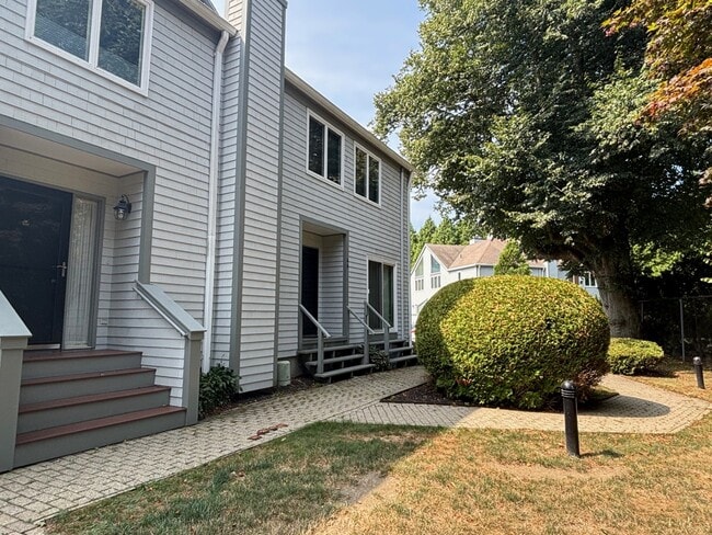 Building Photo - 421 Bellevue Ave Unit 4a Rental