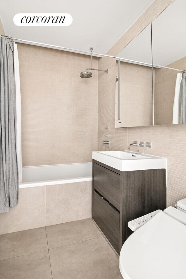 Photo - 555 W 59th St