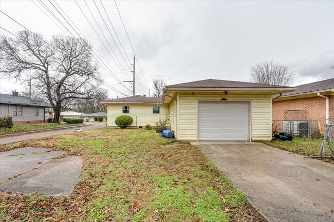 Building Photo - 2000 Milne St