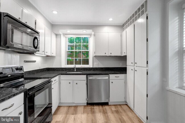Building Photo - 3004 S Columbus St Unit A2