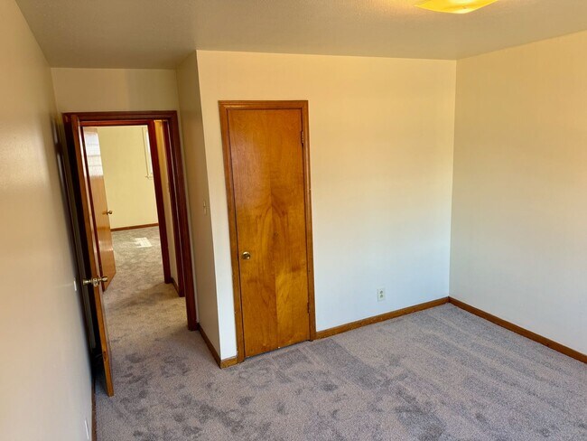 Photo - Spacious 2 Bedroom Apartment in Excellent ... Unit 4301 Wooded Way-WW-04
