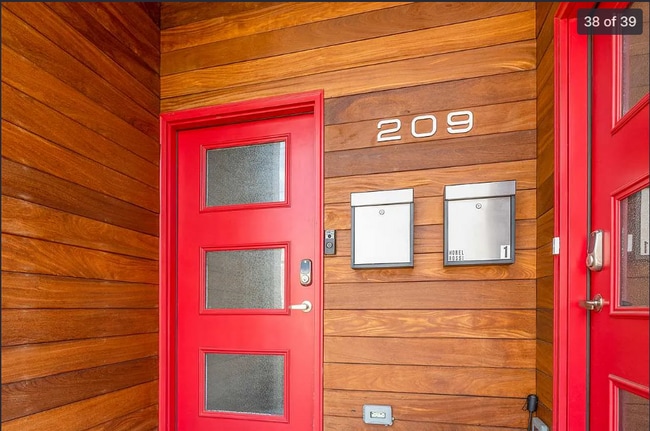 Photo - 209 Hutton St Unit 2