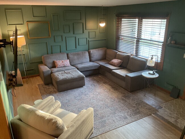 Photo - 945 Beacon Ln