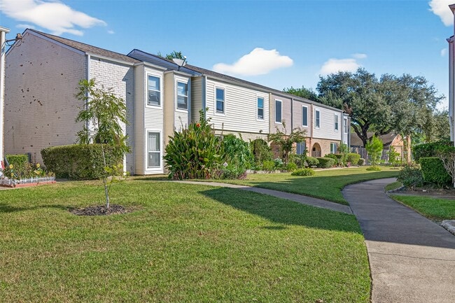 Photo - 9022 Wilcrest Dr Unidad True