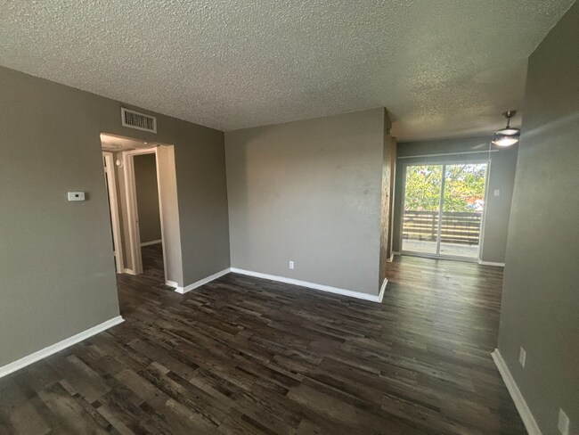 Building Photo - 531 Bedford Rd