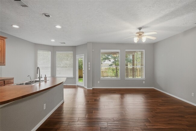 Photo - 70 N Spinning Wheel Cir