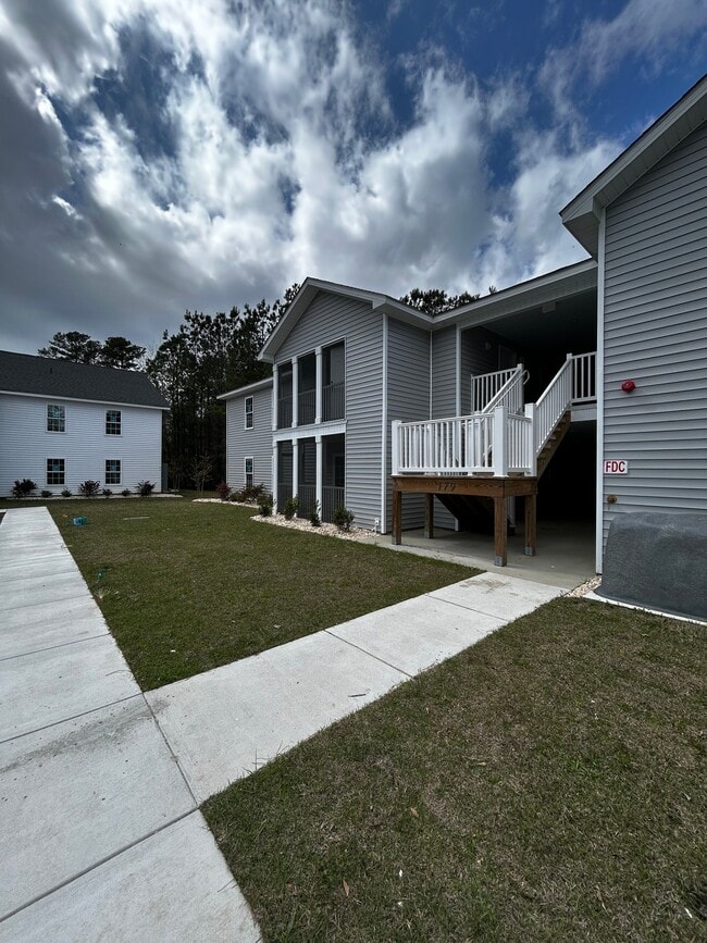 Building Photo - 171 Charter Dr