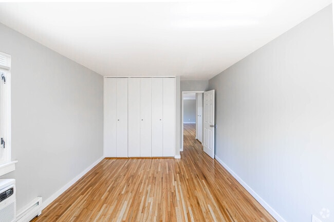 1BR, 1BA - 819SF - Bedroom