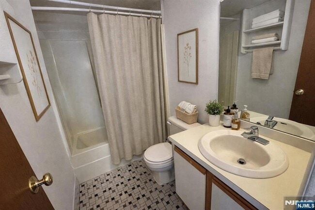 Photo - 19 Plauderville Ave Unit 101