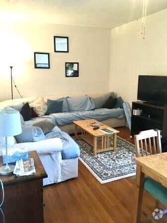 Building Photo - 1677 Beacon St Unit 4 Rental