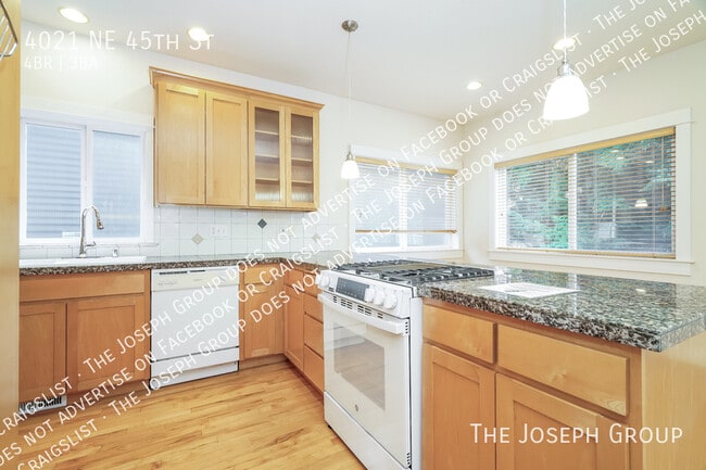 Photo - 4021 NE 45th St