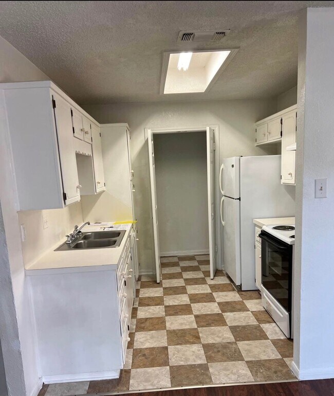 Photo - 1706 Copperfield Cir Unidad A