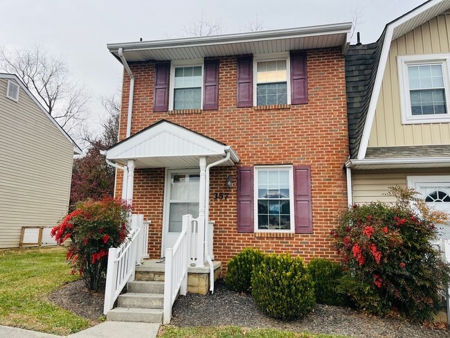 2 Bedroom, 1.5 Bath Townhouse - 2 Bedroom, 1.5 Bath Townhouse