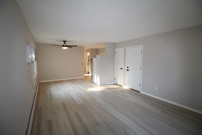 Photo - 630 W 1st St