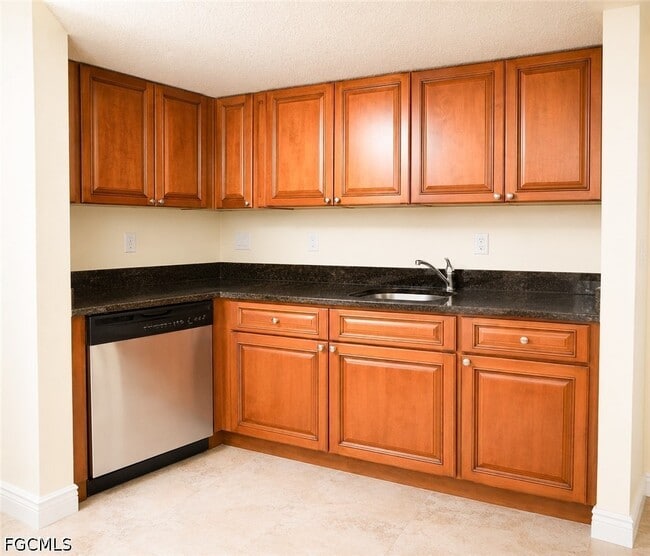 Photo - 3175 Royalston Ave Unit 105