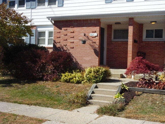 Photo - 3 Bedroom, 1.5 Bathroom Quadra-Plex