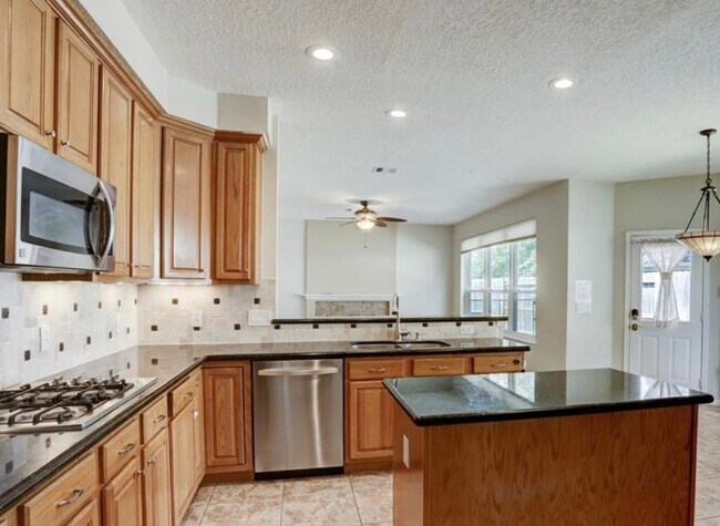 Photo - 1427 Roundleaf Ct