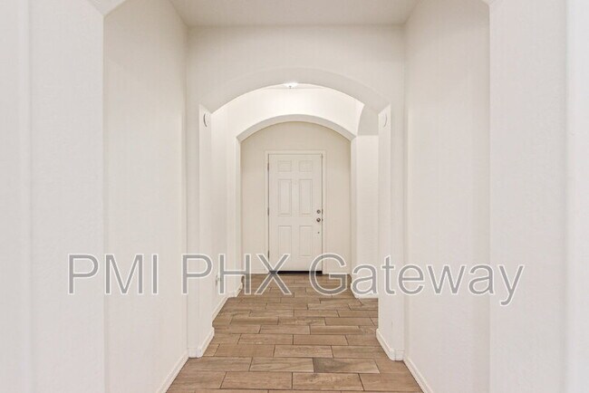 Photo - 735 E Constance Wy