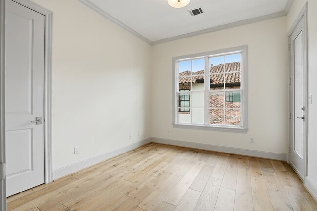 Building Photo - 19 Robita St