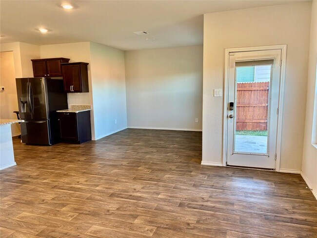 Photo - 127 Snapdragon Ln