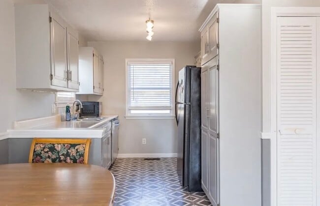 Photo - 302 S Dogwood Dr