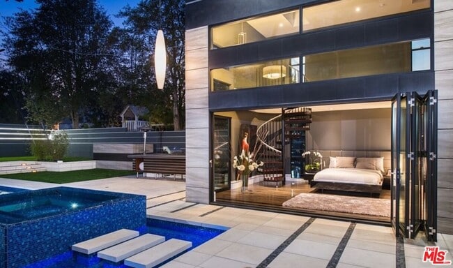 12318 Sunset Blvd
