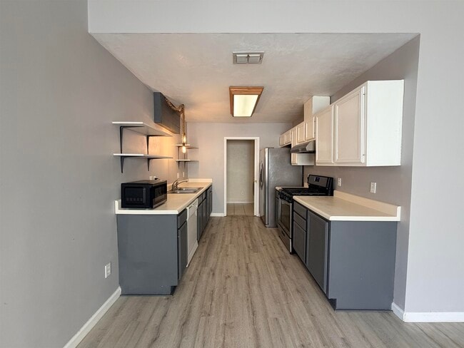 Photo - 7328 Hollis St