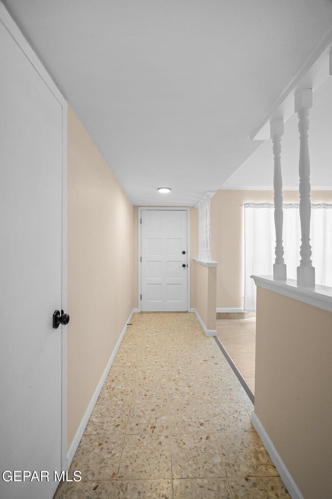 Photo - 10337 Galahad Way