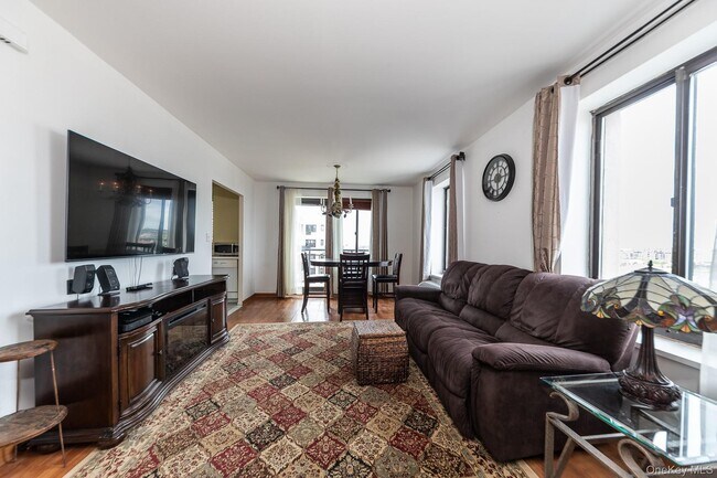 100 W Broadway Unit 7F