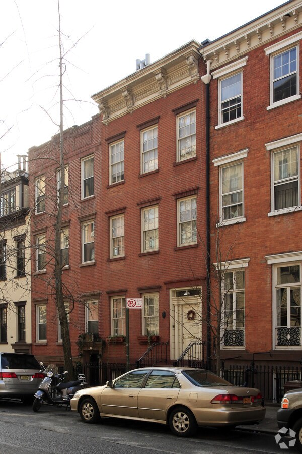 Photo - 122 Washington Pl