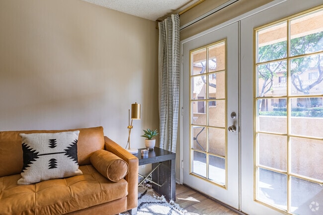 1HAB, 1BA - 700&nbsp;ft² - La Jolla Nobel